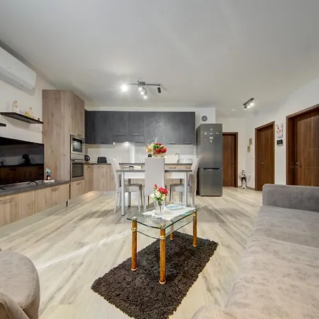 Relax & Unwind In Spacious By Sf Homes