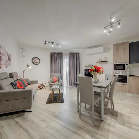 Relax & Unwind In Spacious By Sf Homes * Siggiewi