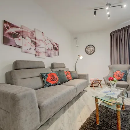 Relax & Unwind In Spacious By Sf Homes Siggiewi