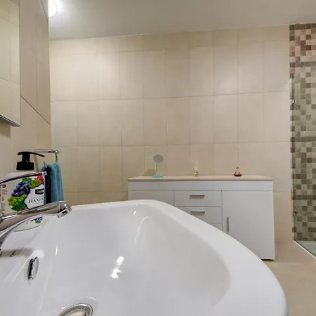 Appartement Relax & Unwind In Spacious By Sf Homes