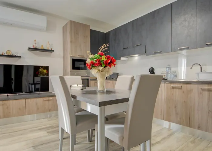 Relax & Unwind In Spacious By Sf Homes