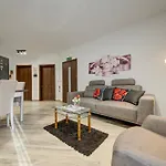 Apartament Relax & Unwind In Spacious By Sf Homes
