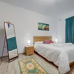 Relax & Unwind In Spacious By Sf Homes Apartament