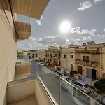 Relax & Unwind In Spacious By Sf Homes Apartament *