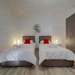 Relax & Unwind In Spacious By Sf Homes Apartament *