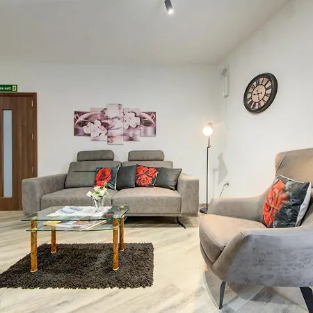 Relax & Unwind In Spacious By Sf Homes * Siggiewi