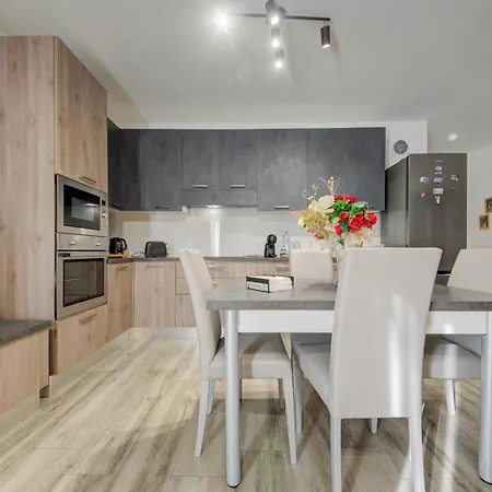 Relax & Unwind In Spacious By Sf Homes * Siggiewi