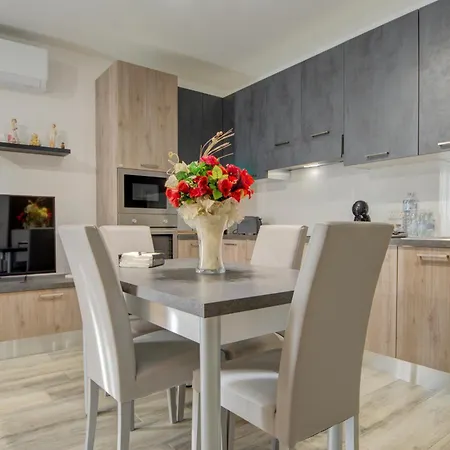 Relax & Unwind In Spacious By Sf Homes