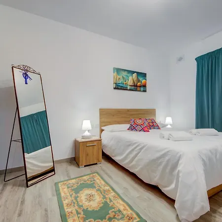 Relax & Unwind In Spacious By Sf Homes Apartman