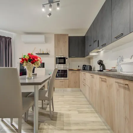 Daire Relax & Unwind In Spacious By Sf Homes *