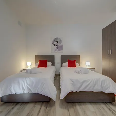 Relax & Unwind In Spacious By Sf Homes Apartament *