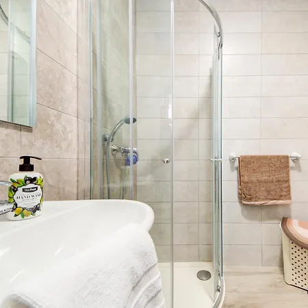 Relax & Unwind In Spacious By Sf Homes Siggiewi