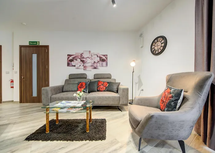 Relax & Unwind In Spacious By Sf Homes * Siggiewi