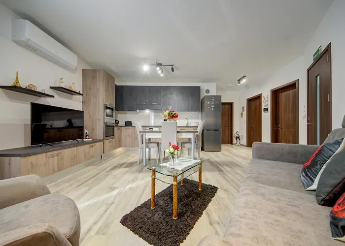 Relax & Unwind In Spacious By Sf Homes