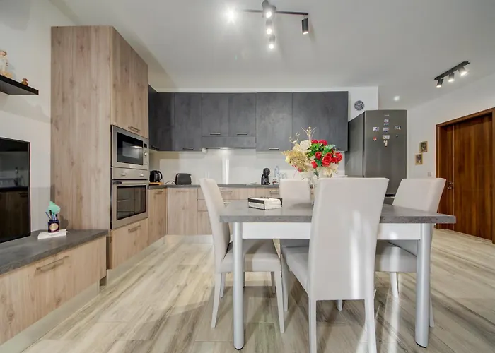 Relax & Unwind In Spacious By Sf Homes * Siggiewi