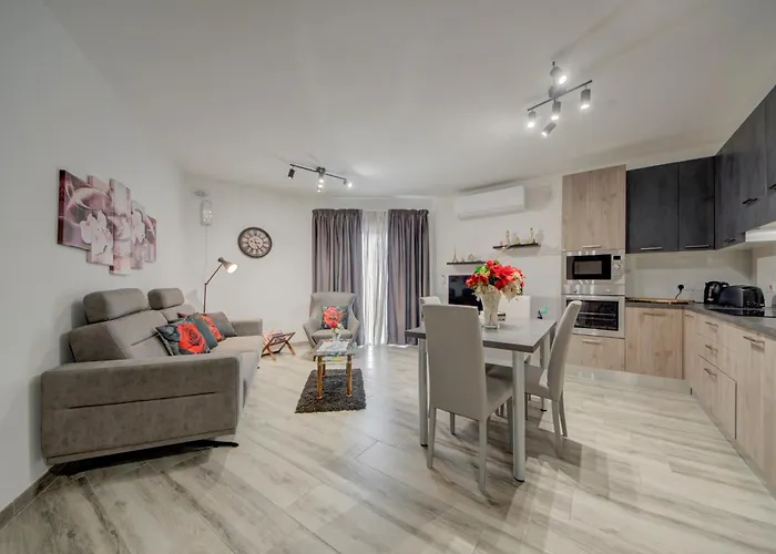 Relax & Unwind In Spacious By Sf Homes * Siggiewi