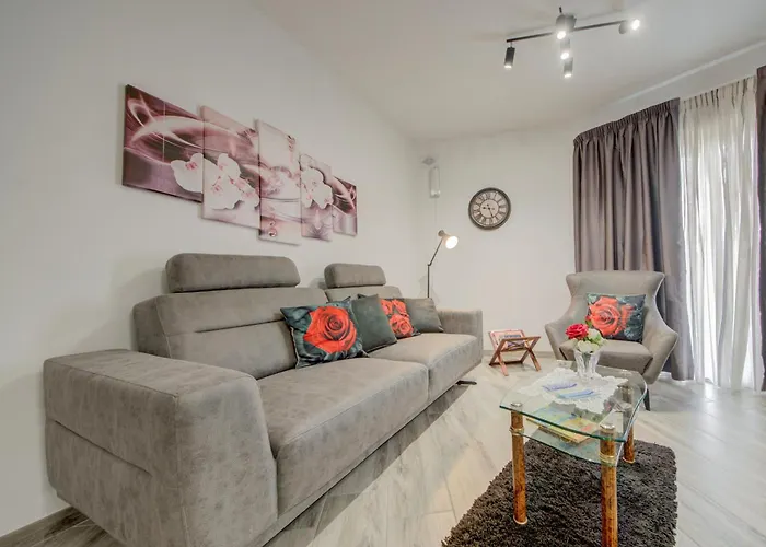 Relax & Unwind In Spacious By Sf Homes Siggiewi