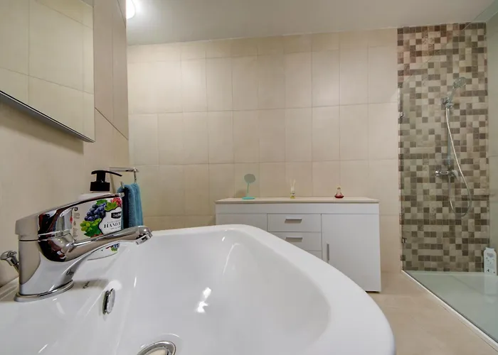 Daire Relax & Unwind In Spacious By Sf Homes