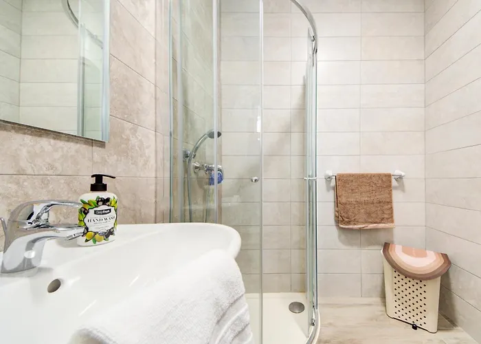 Relax & Unwind In Spacious By Sf Homes Siggiewi