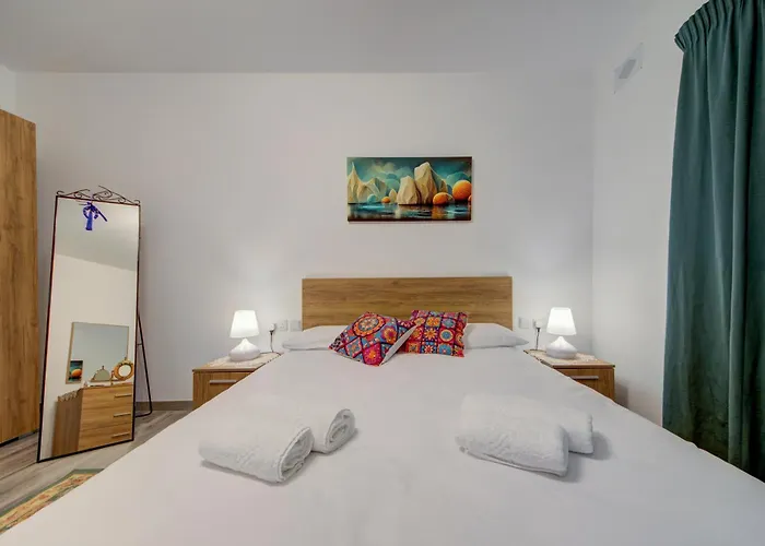 Relax & Unwind In Spacious By Sf Homes Siggiewi